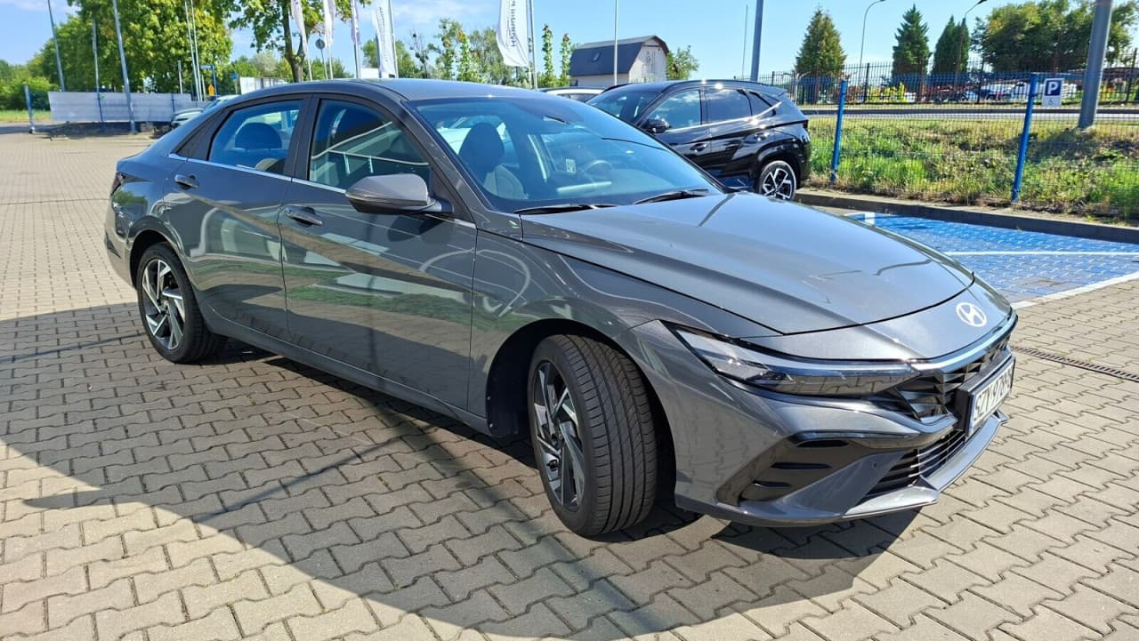 Hyundai Elantra - zdjęcie 3