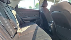 Hyundai Elantra - miniatura 9